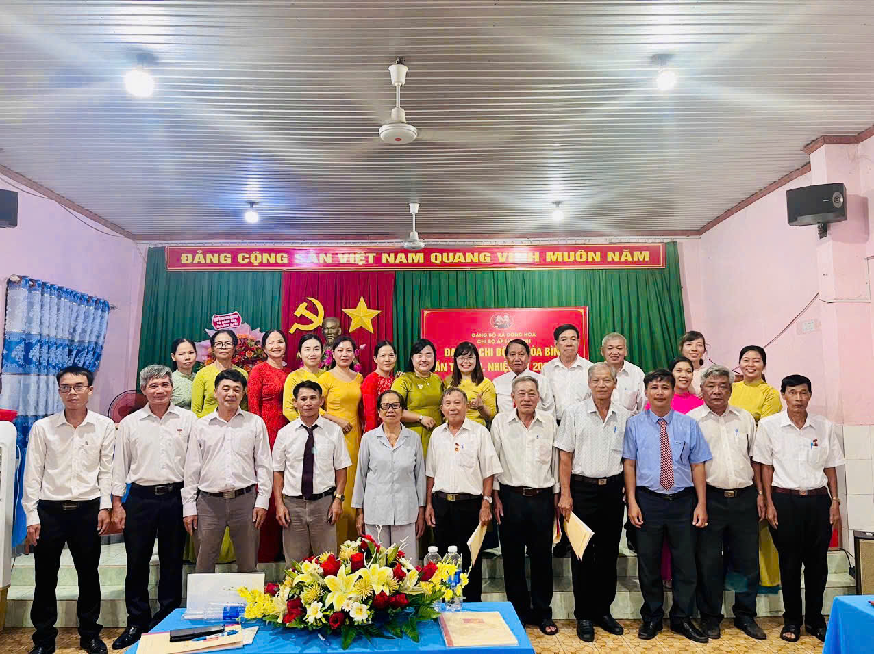 Chi bộ ấp Hòa Bình xã Đông Hòa thực hiện chủ trương bố trí Bí thư Chi bộ kiêm trưởng Ban Công tác Mặt trận ấp